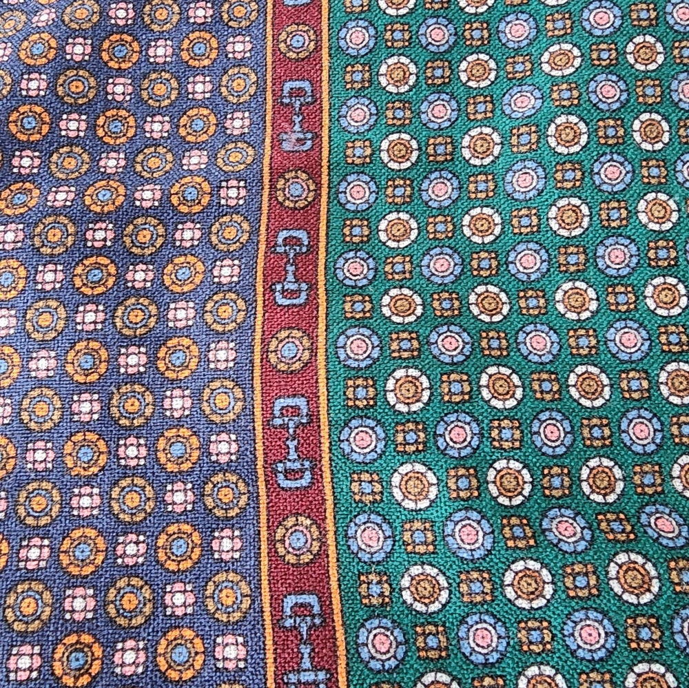 Authentic Vintage Gucci Elegant Patterned Shawl - image 7